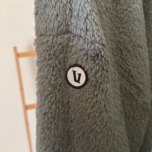 Vuori Olive Teddy Jacket - Picture 8 of 10